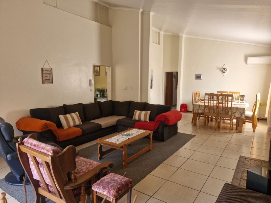 To Let 3 Bedroom Property for Rent in Flamwood North West